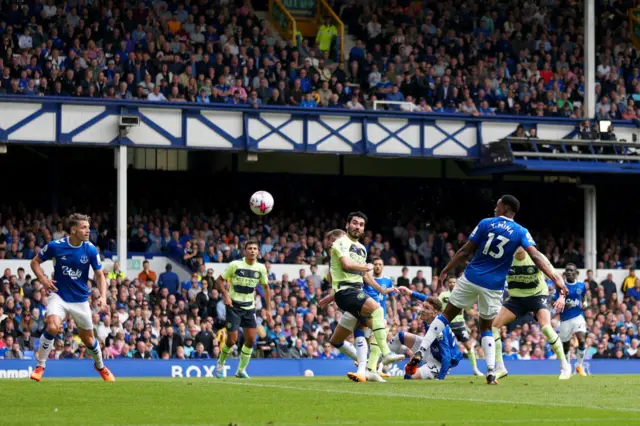 Ilkay Gundogan scores against Everton