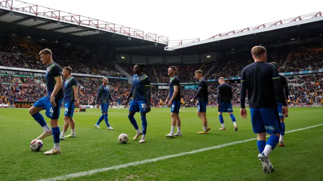 Carlisle warm up at Bradford