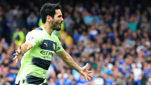 Ilkay Gundogan celebrates scoring his second goal against Everton