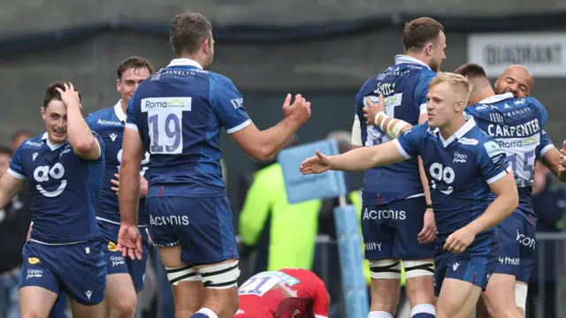 Sale Sharks players celebrate reaching Premiership final