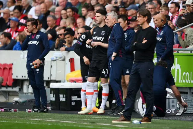 Declan Rice getting ready to come on for West Ham