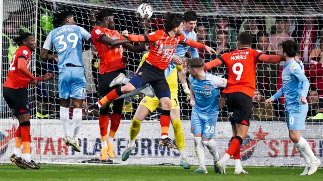 Tom Lockyer scores for Luton