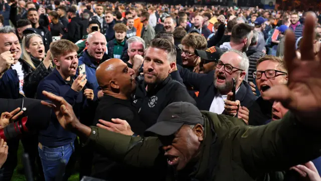 Rob Edwards celebrates Luton's victory