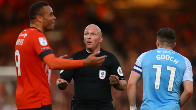 Simon Hooper talks to Luton and Sunderland players