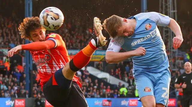 Luton and Sunderland players challenge for the ball