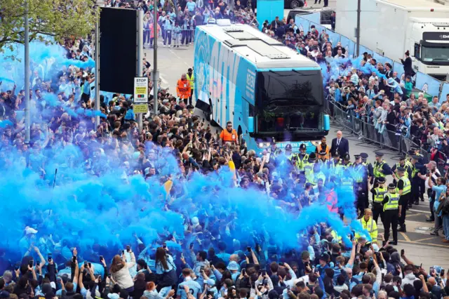 Man City bus arrives