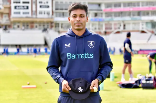 Arafat Bhuiyan receives his Kent cap