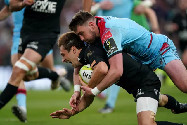 Baptiste Serin scores for Toulon under pressure from Ollie Smith