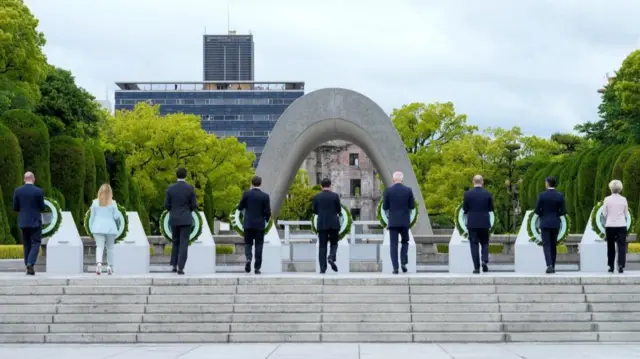 G7 leaders lay wreaths at Hiroshima memorial site