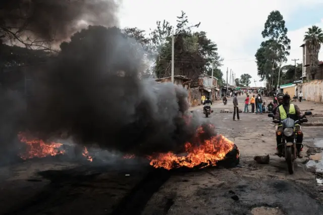 Burning tyres in Kenya - 2 May 2023