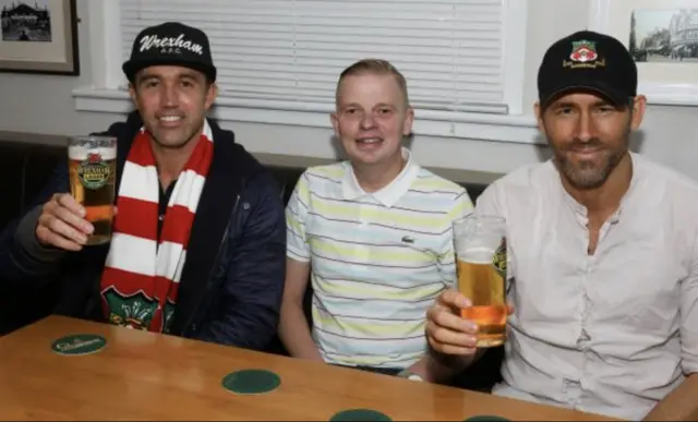 Richard Williams (centre) enjoys a pint with Rob McElhenney and Ryan Reynolds at The Turf