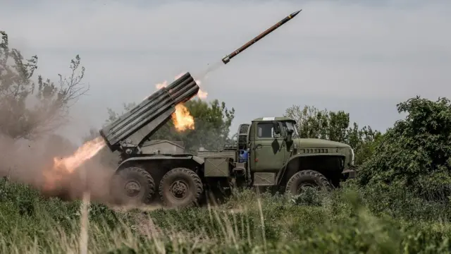 Ukrainian forces near the frontline in eastern Ukraine