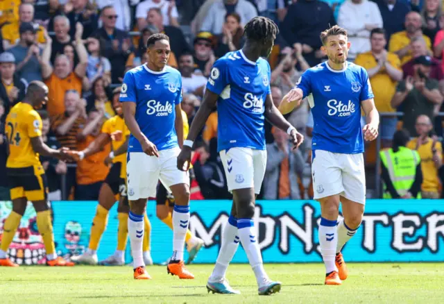 Everton players looking dejected