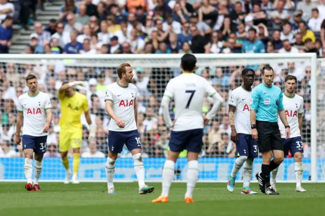 Tottenham players appealing to referee