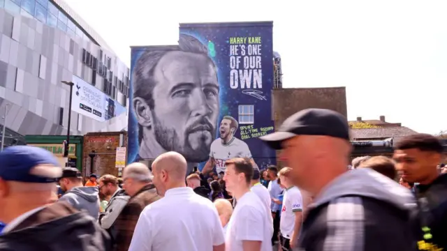 A mural of Harry Kane