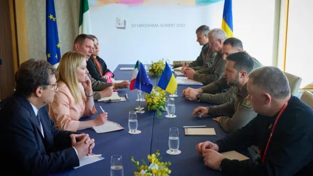 kraine's President Volodymyr Zelensky (2-R) with Italy's Prime Minister Giorgia Meloni