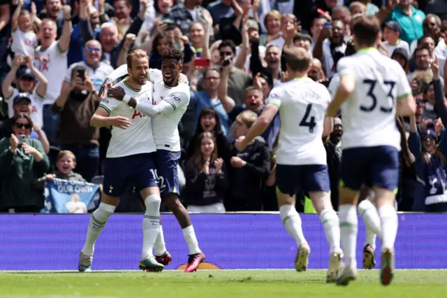 Harry Kane celebrates with teammates