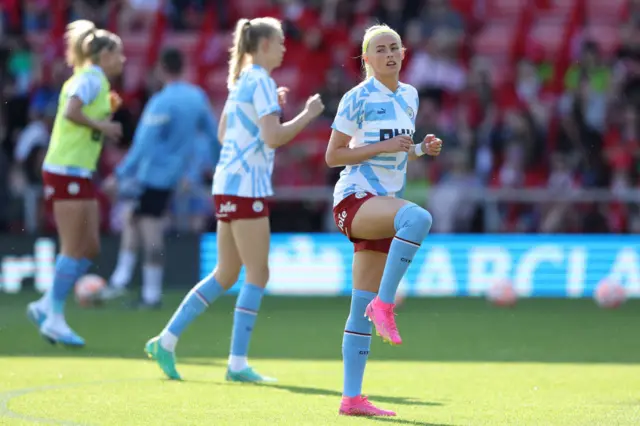 Chloe Kelly warms up ahead of the Manchester derby.