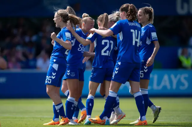 Everton celebrate their late match-winning goal.