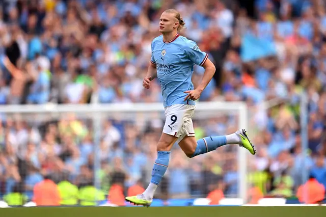 Erling Haaland enters the pitch