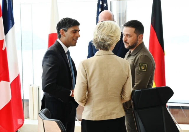 Zelensky in conversation with Rishi Sunak and Ursula von der Leyen