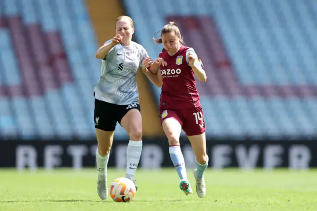 Natasha Dowie with the ball whilst under pressure from Danielle Turner