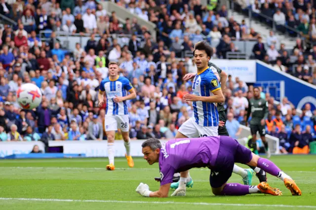 Kaoru Mitoma chips Alex McCarthy and hits the post