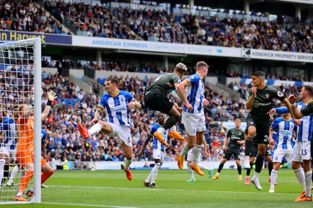 Mohamed Elyounoussi scores