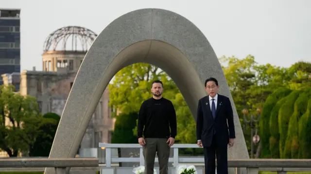 Ukrainian president Zelensky's photo session after laying-wreath ceremony, Hiroshima