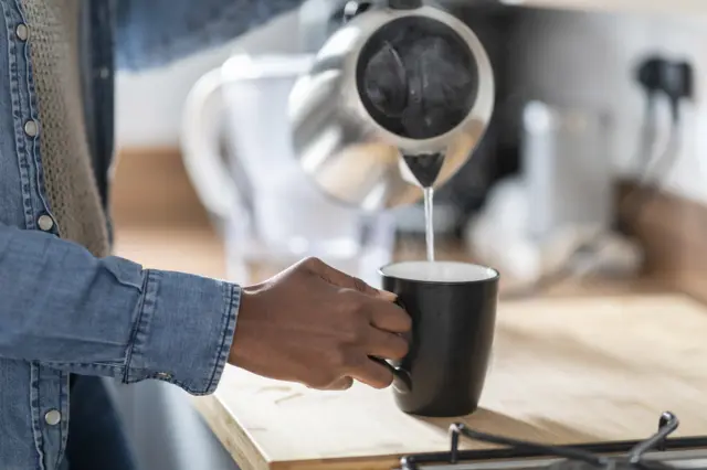 Kettle pouring