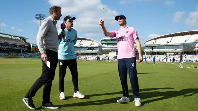 Middlesex v Surrey toss