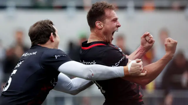 Alex Goode and Ivan van Zyl celebrate a Saracens try