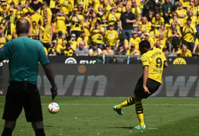 Sebastian Haller misses penalty for Borussia Dortmund