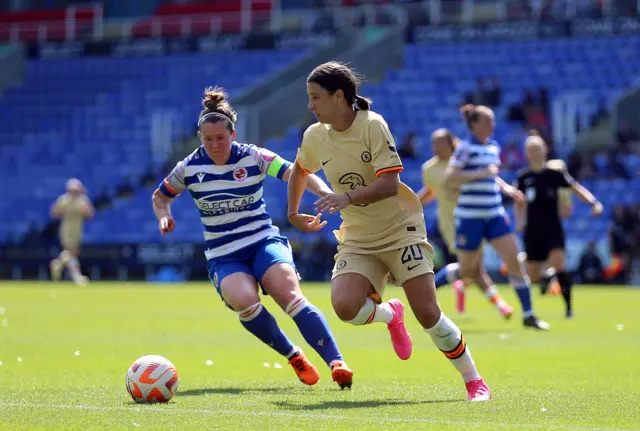 Sam Kerr dribbles away from a chasing Reading defender.