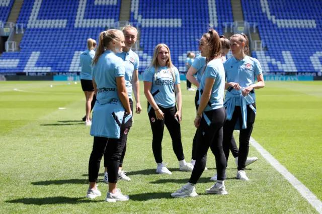 Reading players arrive at the Select Car Leasing stadium.