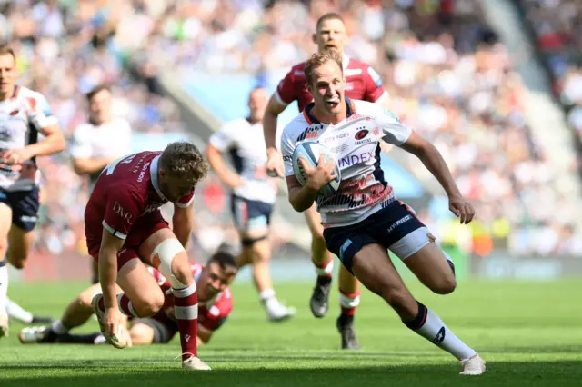 Max Malins streaks clear to score for Saracens