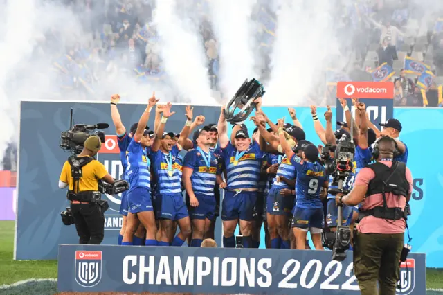 Stormers team celebrate winning the United Rugby Championship