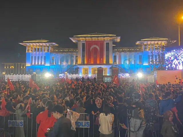 Erdogan supporters outside presidential palace in Ankara