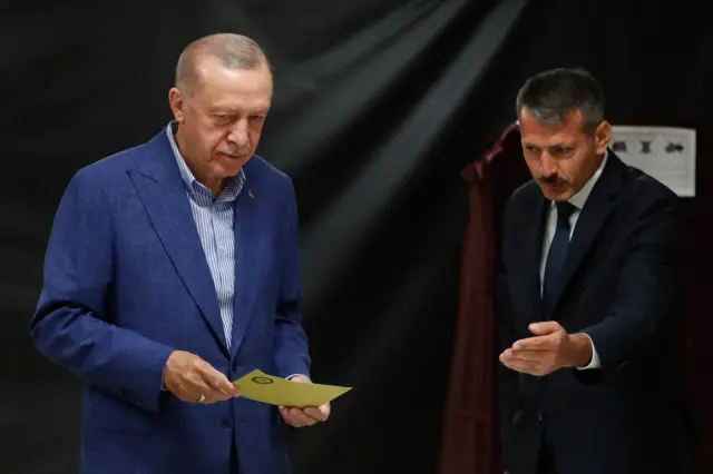 Turkish President Recep Tayyip Erdogan prepares to vote at a polling station during the second round of the presidential election in Istanbul, Turkey, 28 May 2023