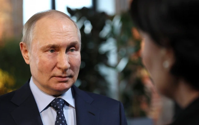 Vladimir Putin speaks with Director General of the Agency for Strategic Initiatives Svetlana Chupsheva