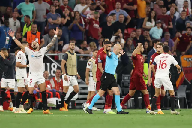 Anthony Taylor rules out a penalty on VAR