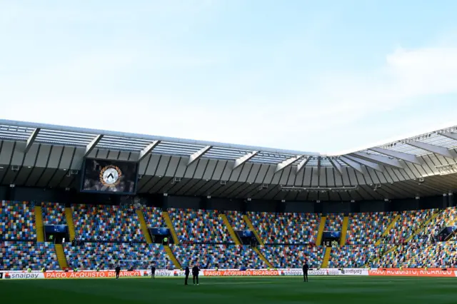 Udinese v Napoli (19:45 BST)