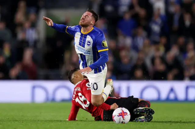 Alexis Mac Allister gets tackled by Casemiro