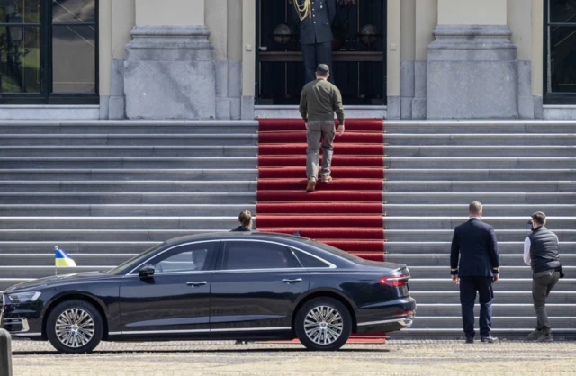 Zelensky arrives at Huis ten Bosch Palace