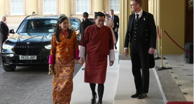 Dignitaries arriving