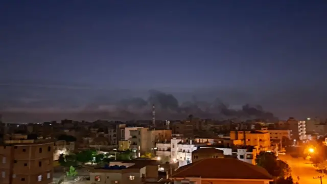Smoke rises as clashes continue between the Sudanese Armed Forces and the paramilitary Rapid Support Forces (RSF), in Khartoum, Sudan on May 4, 2023