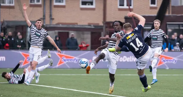 Lee Ashcroft scores for Dundee to make it 2-2