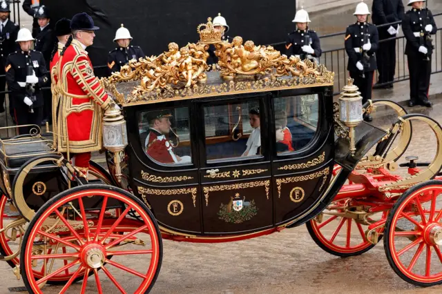 Prince William, Prince George, Princess Charlotte and Prince Louis travel towards Buckingham Palace