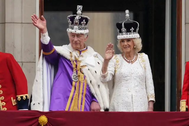 King and Queen wave on balcony