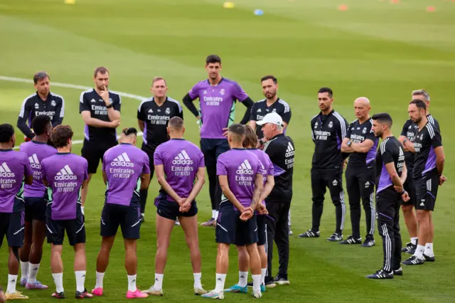 Carlo Ancelotti, manager of Real Madrid speak to the players during the Training session at Estadio de La Cartuja on May 05, 2023 in Seville, Spain. Real Madrid will face CA Osasuna in the Copa del Rey final on May 6, 2023